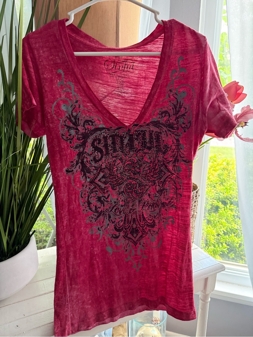 Sinful Women's Short Sleeve V-Neck Graphic Tee in Deep Pink
